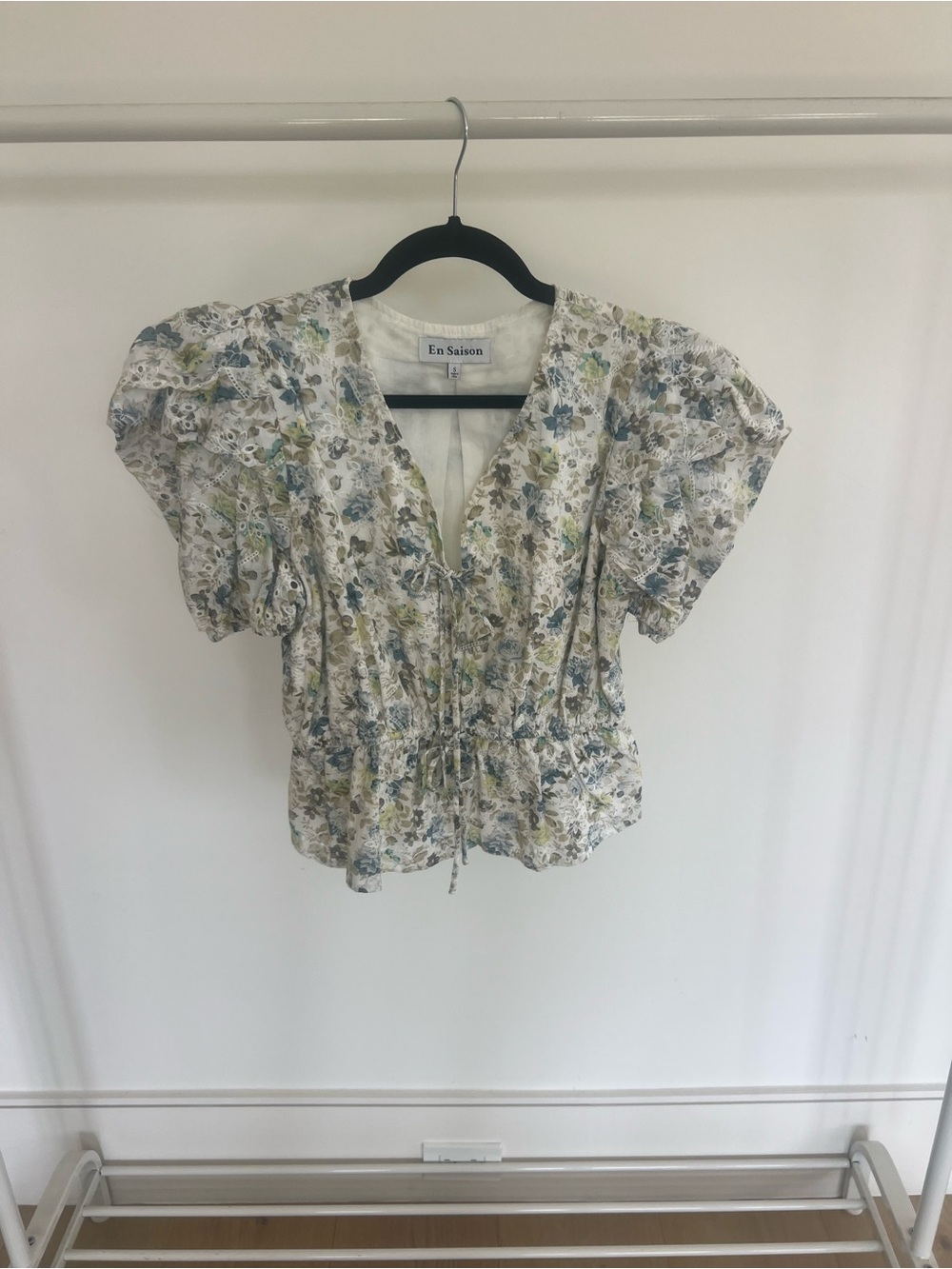 En Saison Floral Puff-Sleeve Drawstring Top in Cream, Blue, Green